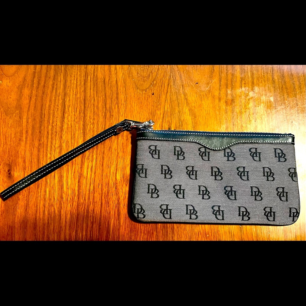 Dooney & Bourke black and gray wristlet